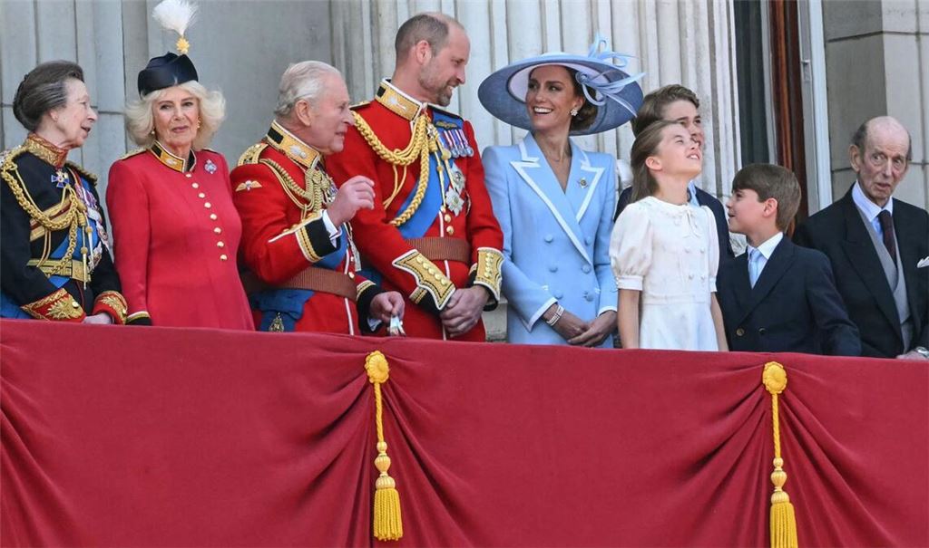 Die Tradition der Militärparade „Trooping the Colour“ reicht bis ins 18. Jahrhundert zurück.