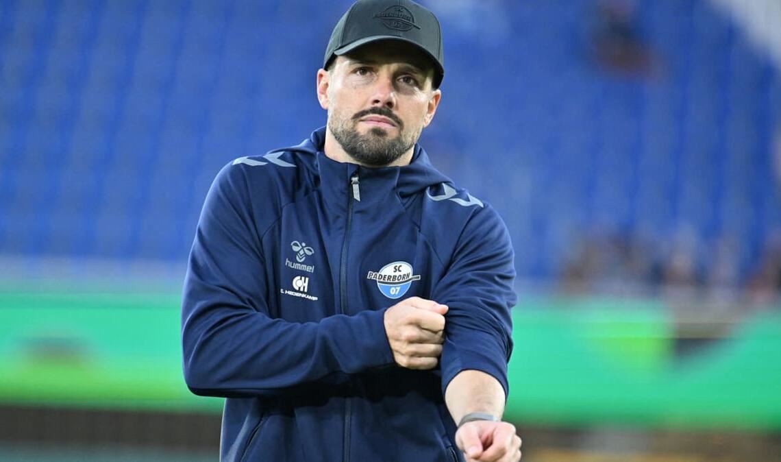 Die Trainer vor dem Pokalspiel: Paderborn-Coach Ralf Kettemann und ...