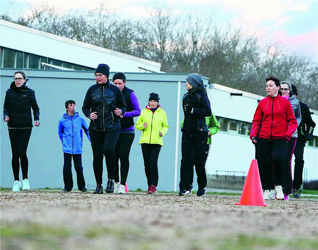 Die Trainingseinheiten finden hinter dem Hallenbad statt.