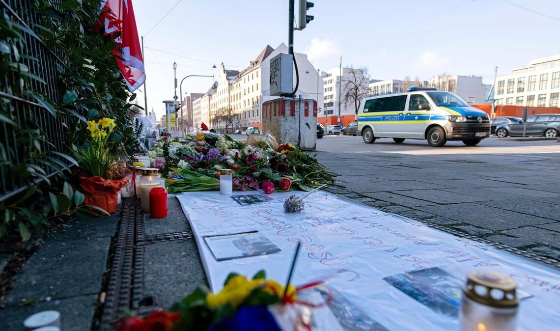 Mordanklage nach Auto-Anschlag auf Verdi-Demo in München Die Trauer nach dem Anschlag war groß. (Archivbild)