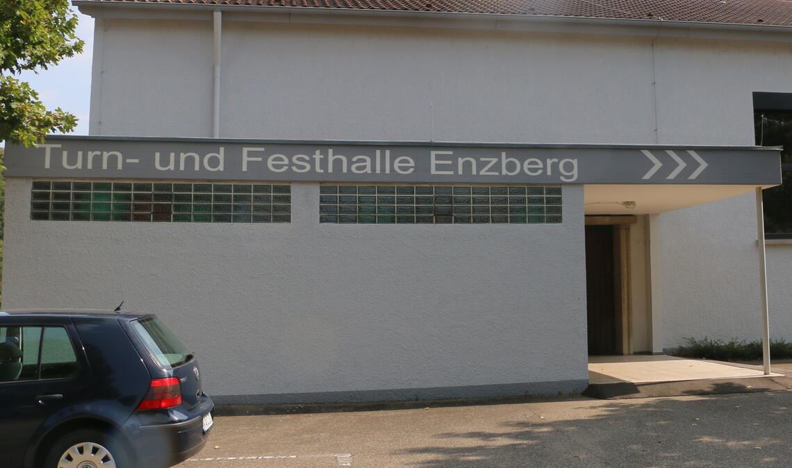 Die Turn- und Festhalle sorgt für Gesprächsstoff in Enzberg. Bald dürfte über sie auch im Gemeinderat diskutiert werden. Foto: Archiv