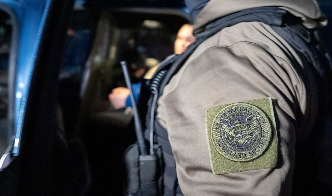 Die US-Heimatschutzbehörde hat einen britischen Kommentator festgenommen