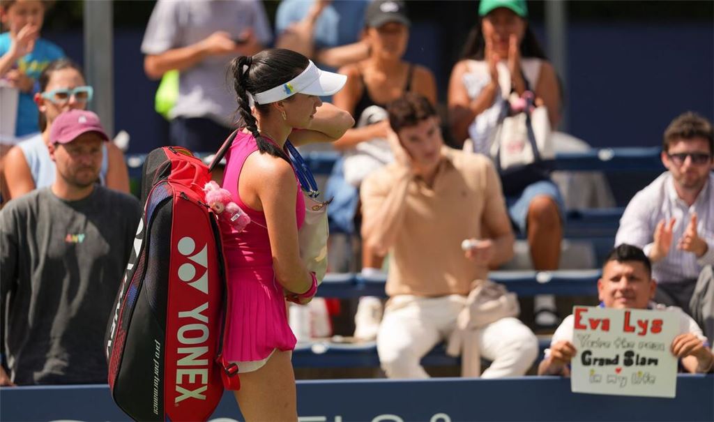 Die US Open enden für Eva Lys mit einer Aufgabe in der zweiten Runde.