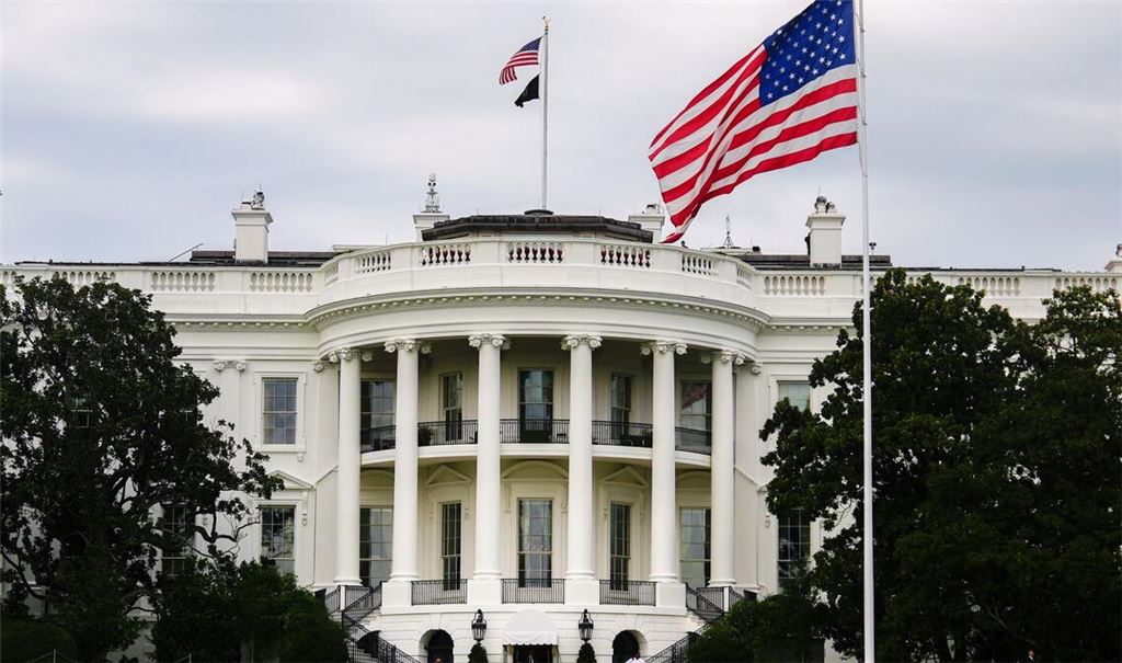 Die US-Regierung schränkt die Bewegungsfreiheit von Journalisten auf dem Gelände des Weißen Hauses weiter ein.