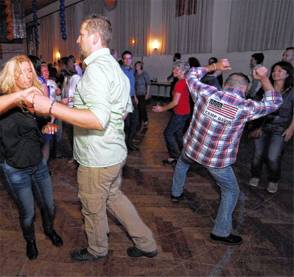 Die Ü-30-Party des TV Enzberg war der flotte Programmabschluss im Jubiläumsjahr des Vereins. Foto: Fotomoment