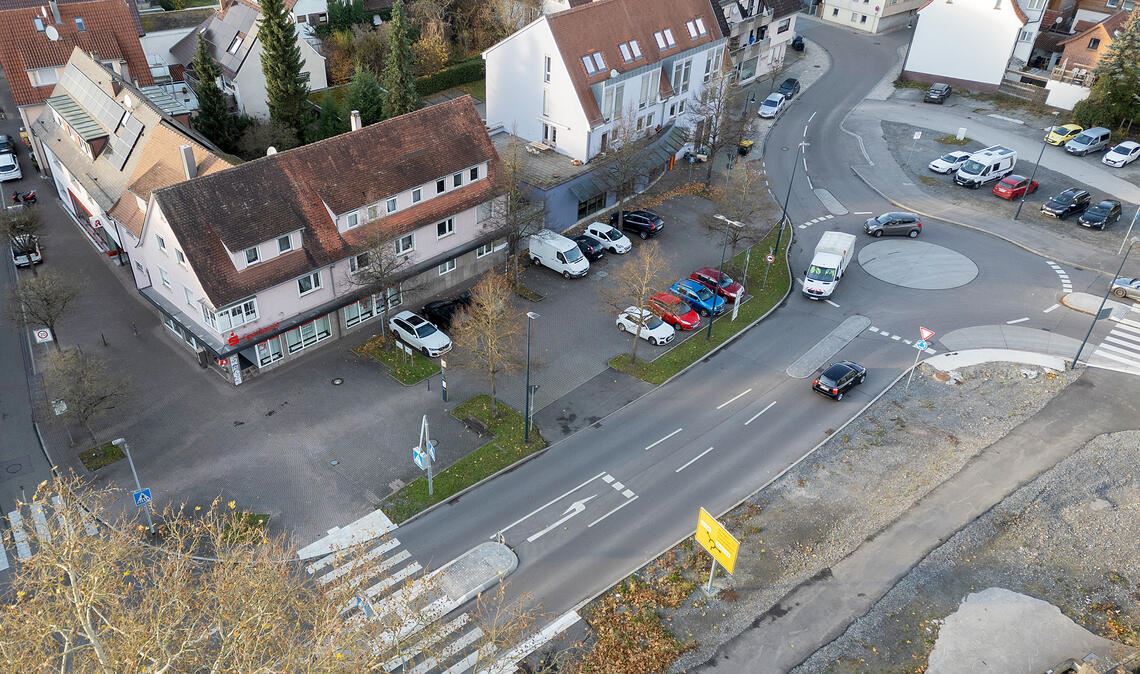 Die Umgestaltung des Dürrmenzer Marktplatzes hat sich nicht zuletzt aus Kostengründen zum Zankapfel entwickelt. Nun sollen bald die Bagger anrollen. Foto: Fotomoment