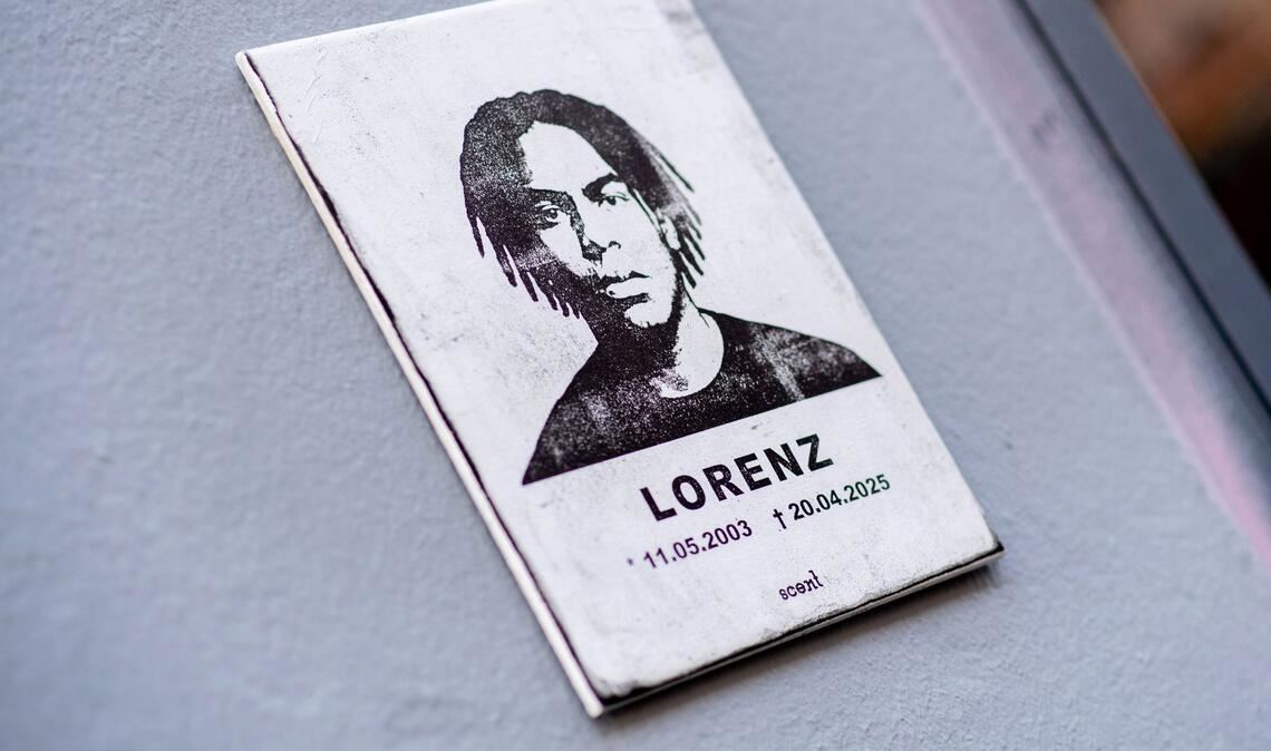 Die Umstände des gewaltsamen Todes von Lorenz sollen in einem Gerichtsverfahren geklärt werden. Angeklagt ist ein Polizist.