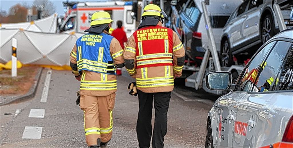 Autofahrer pöbeln Feuerwehrleute an