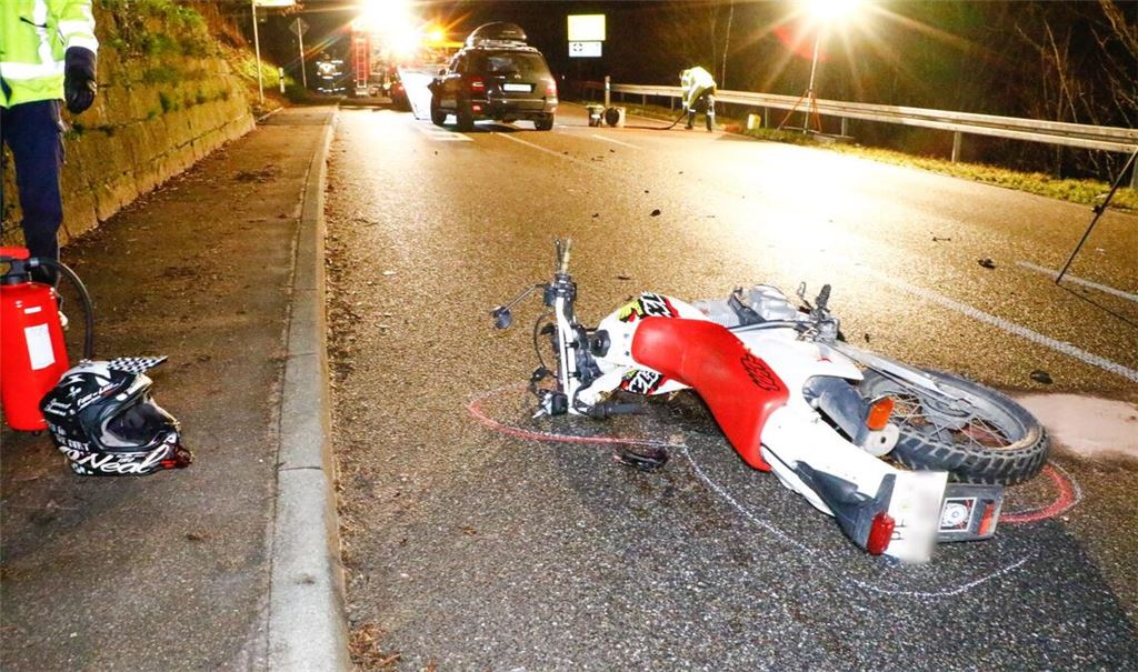 Die Unfallstelle auf der B294 in Neuenbürg. Foto: Einsatz-Report 24