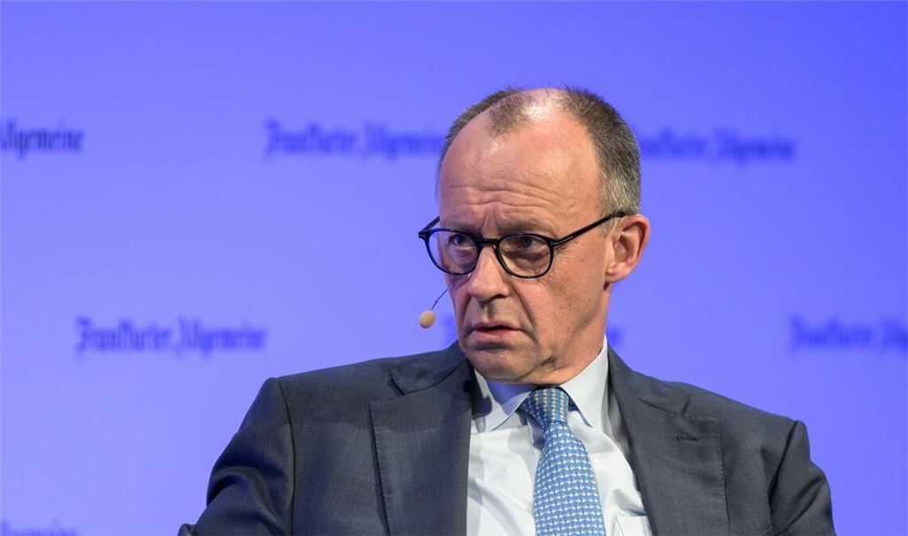 Die Union  (im Bild CDU-Kanzler Friedrich Merz)  hat einer neuen Umfrage zufolge an Zustimmung bei den Wählern eingebüßt.