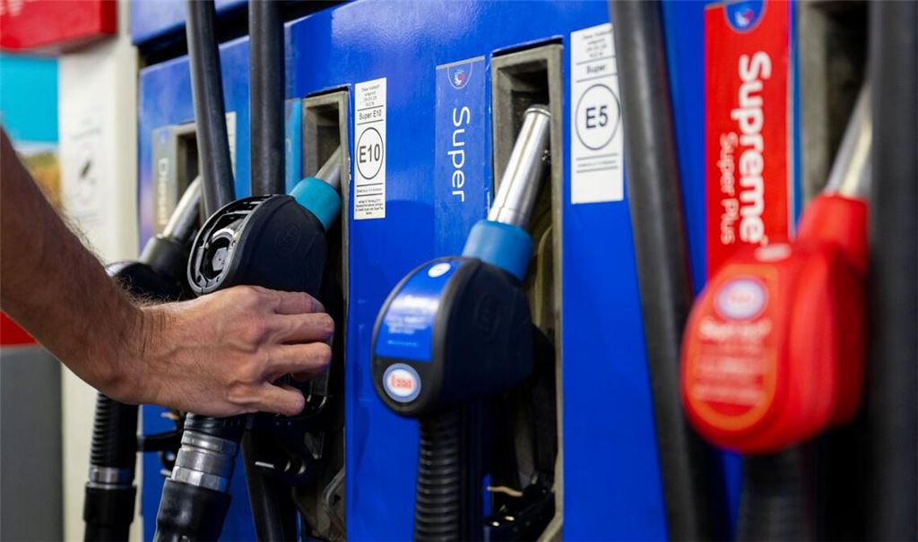 Die Unionsfraktion im Bundestag will ein drittes Entlastungspaket für Autofahrer. (Archivbild)