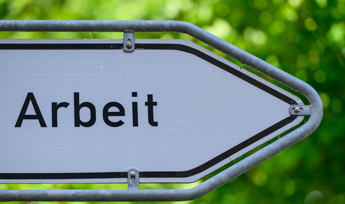 Die Unsicherheit um den Iran-Krieg belastet den Arbeitsmarkt in Deutschland (Archivbild)