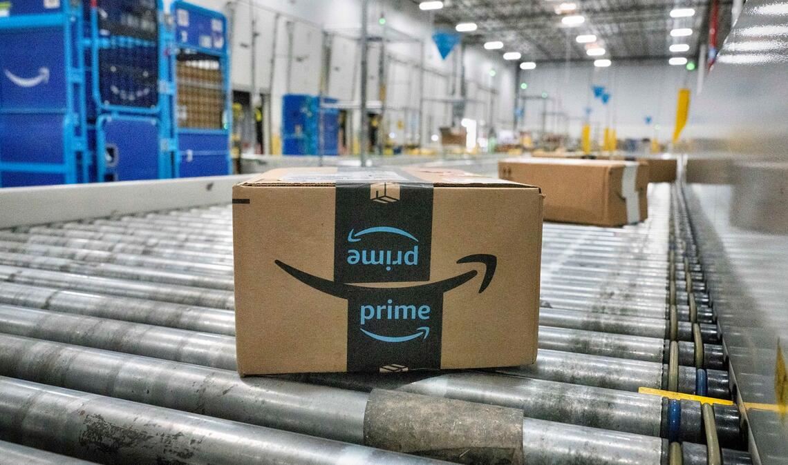 Die Verbraucherzentrale NRW hat den Online-Händler Amazon wegen einer Preiserhöhung im Sommer 2022 verklagt.  (Archivbild)