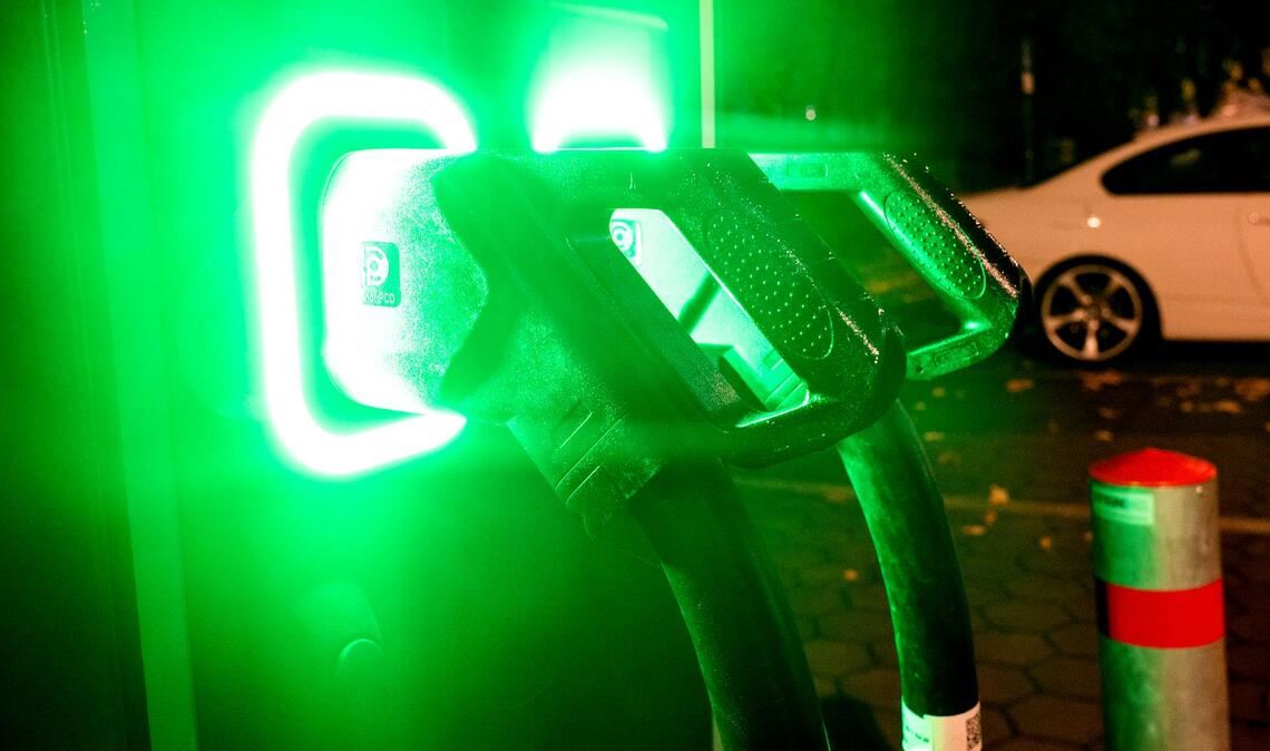 Die Verfügbarkeit von Ladepunkten für E-Auto-Besitzer variiert in den Bundesländern stark. (Archivbild)