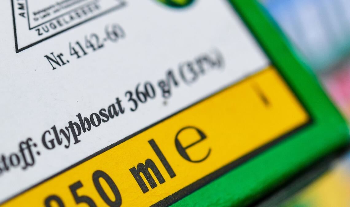 Die Verpackung eines Herbizids, das den Wirkstoff Glyphosat enthält.
