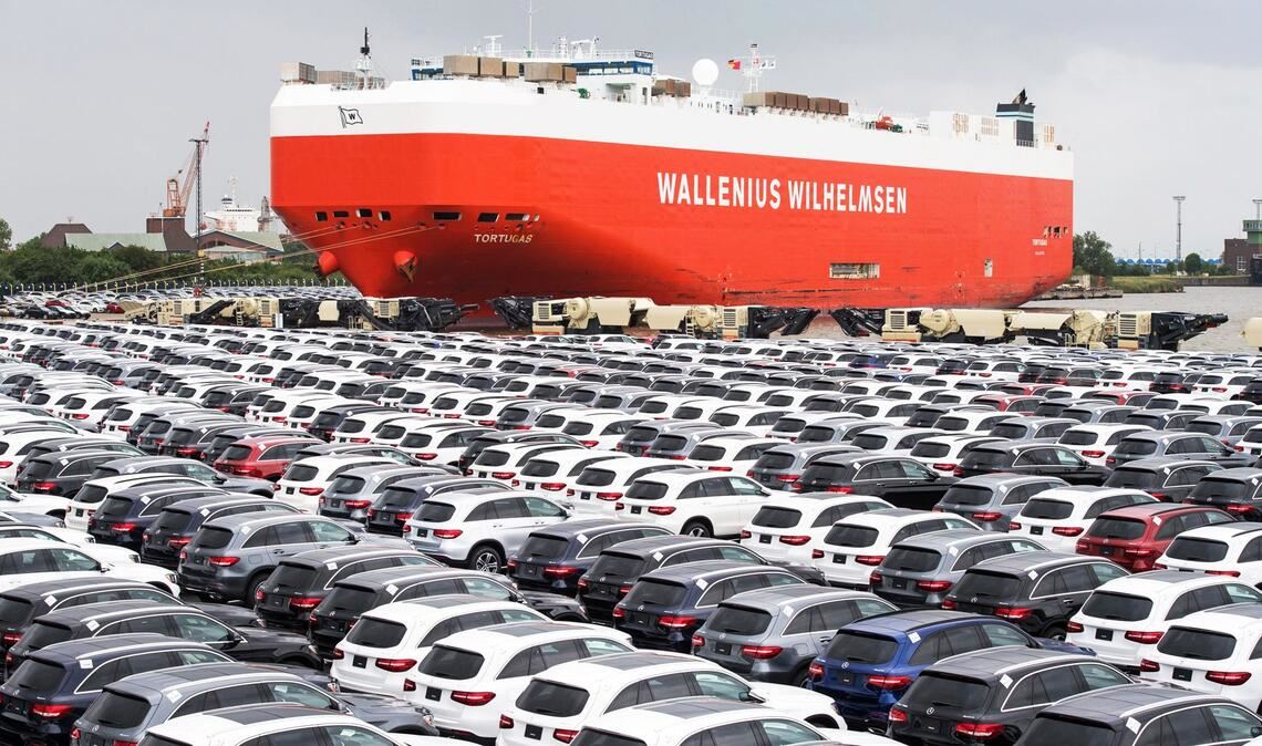 „Irgendwann knickt fast jeder ein“ Die Verschiffung nach Übersee illustriert, wie wichtig Exporte für Deutschlands Autobauer weiterhin sind. Doch wichtige Absatzmärkte verschließen sich.