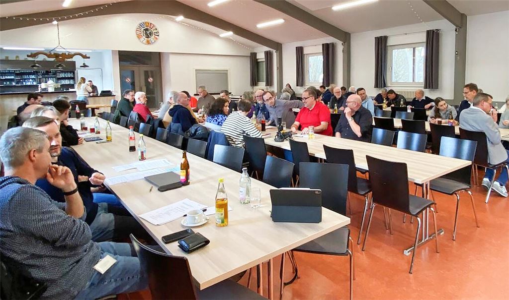 Die Vertreterinnen und Vertreter der 36 Mitgliedsvereine im Blasmusik-Kreisverband Pforzheim-Enzkreis halten im Vereinsheim des MV Mühlacker ihre Jahreshauptversammlung ab. Foto: privat/Erdmann-Bott