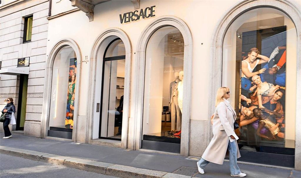Die Via Montenapoleone in Mailand gilt als eine der exklusivsten und teuersten Einkaufsstraßen der Welt. Der Quadratmeter kostet dort fast 40 000 Euro.