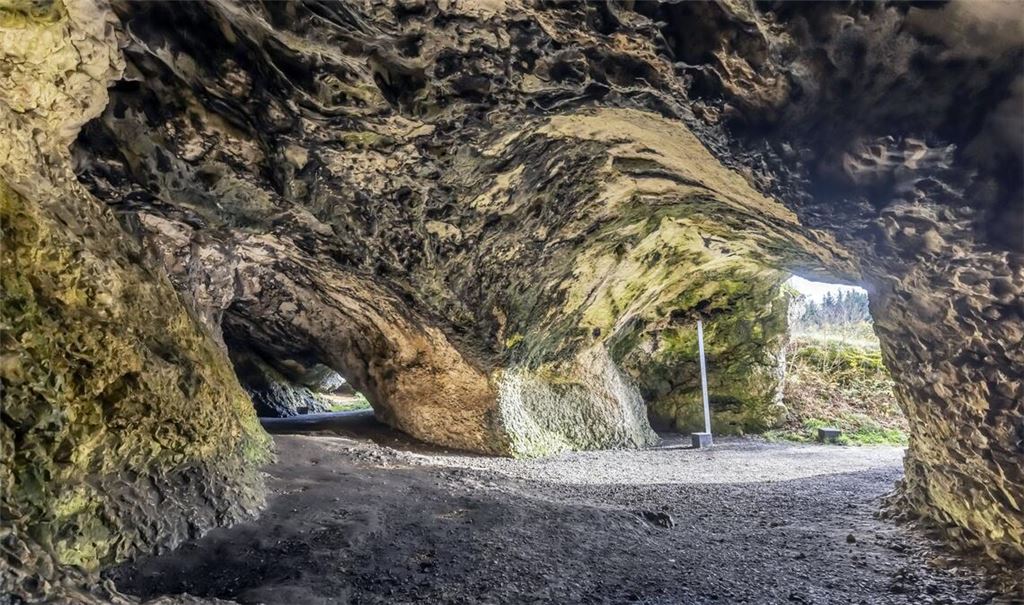 Die Vogelherdhöhle wurde zuerst 1931 durch den Archäologen Gustav Riek von der Universität Tübingen ausgegraben.