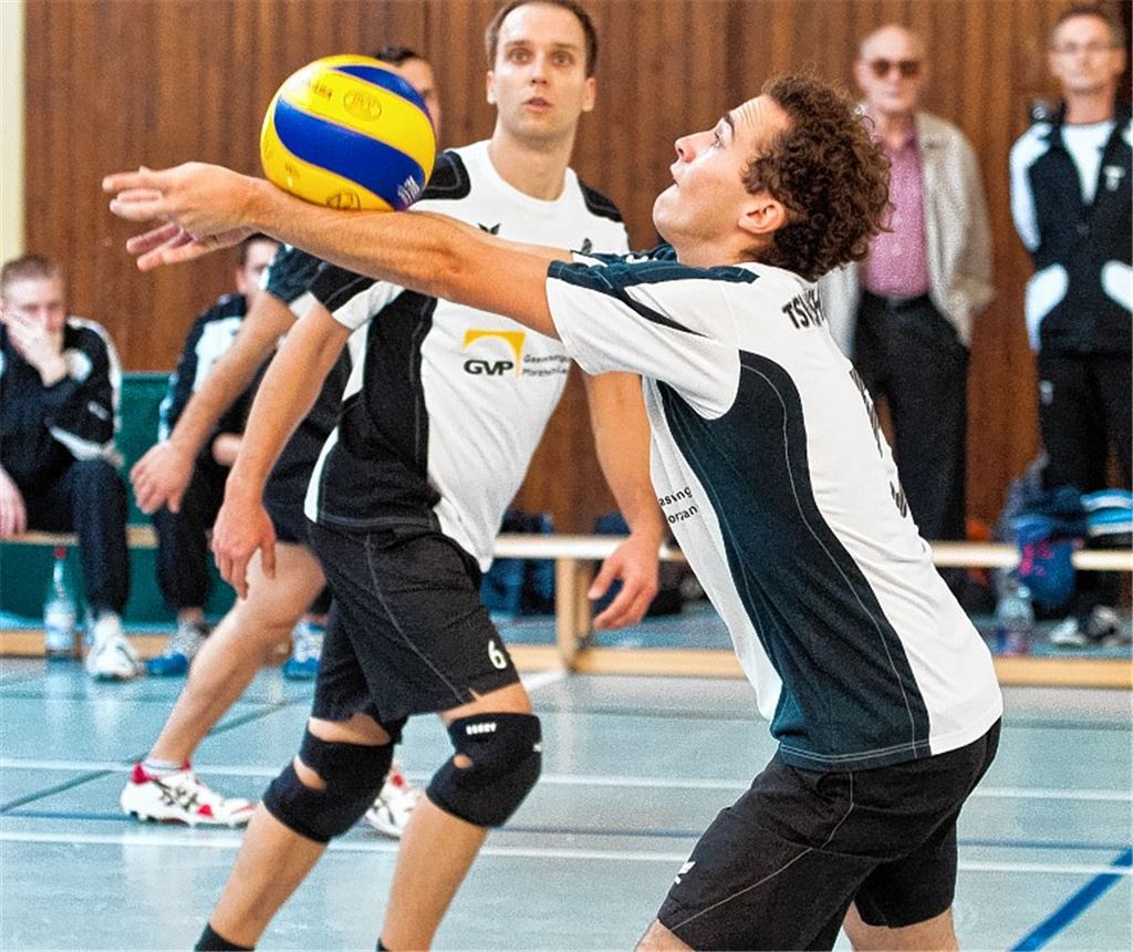 Die Volleyball-Männer des TSV Ötisheim machen es spannend. Foto: Zschorsch