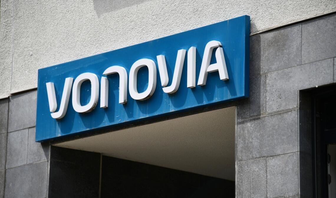 Die Vonovia-Aktie steigt um 5 % auf 26,22 Euro. Erfahren Sie, wie steigende Immobilienpreise und Mieten sowie die Erwartungen an die Bilanzvorlage den Kurs beflügeln.