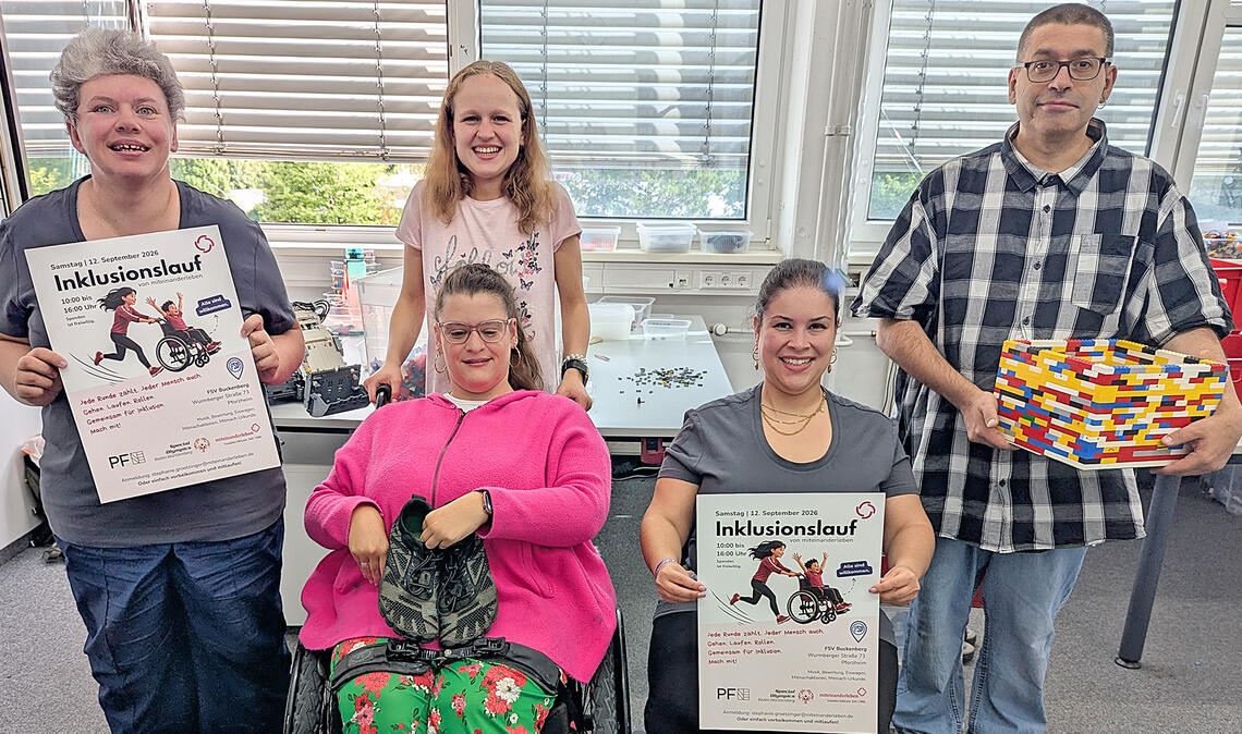 Die Vorfreude steigt: Silja, Maylin (im Rollstuhl), Stella (dahinter), Luana und Salvatore (v.li.) von „mlbricks“ wollen beim ersten Inklusionslauf von „Miteinanderleben“ am 12. September an den Start gehen. Foto: ml