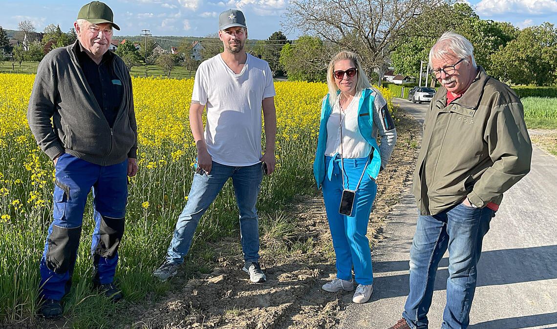 Die Vorsitzende der CDU Enzberg, Daniela Steudle (2.v.re.) und ihr Stellvertreter Sascha Werner (2.v.li.) mit den Stadträten Theo Bellon (li.) und Wolfgang Schreiber (re.)