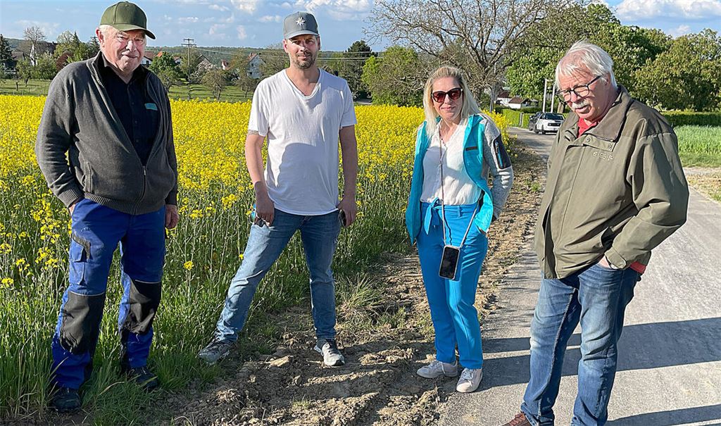 Die Vorsitzende der CDU Enzberg, Daniela Steudle (2.v.re.) und ihr Stellvertreter Sascha Werner (2.v.li.) mit den Stadträten Theo Bellon (li.) und Wolfgang Schreiber (re.)