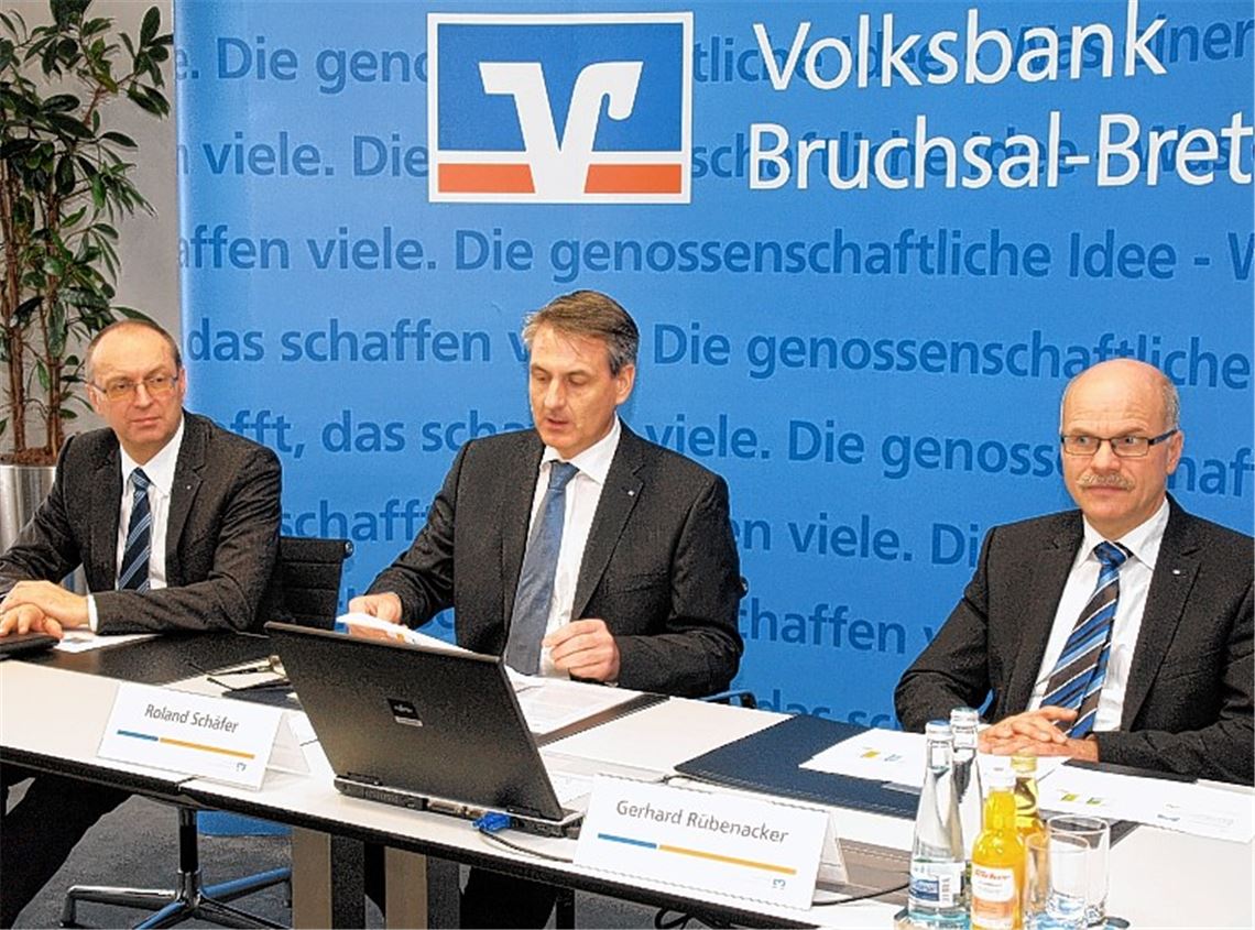 Die Vorstände Volker Gaa, Roland Schäfer und Gerhard Rübenacker (v. li.) ziehen Bilanz.