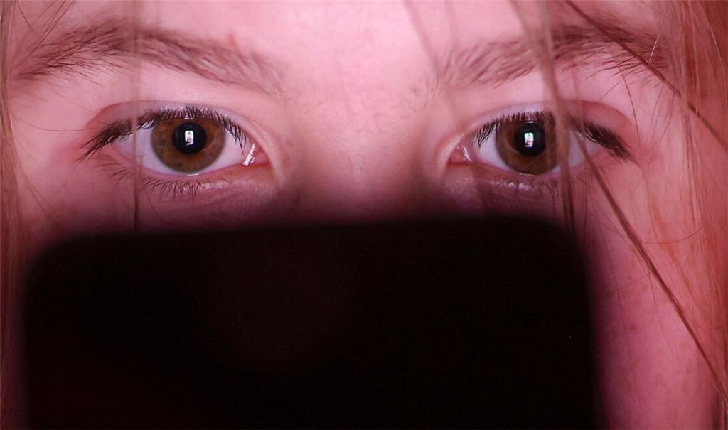 Die Vorstöße von SPD und CDU sehen vor, dass Kinder erst ab 14 Jahren auf Online-Plattformen wie Tiktok und Co. dürfen sollen. (Symbolbild)