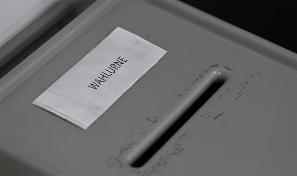 Die Wahllokale sind geöffnet.