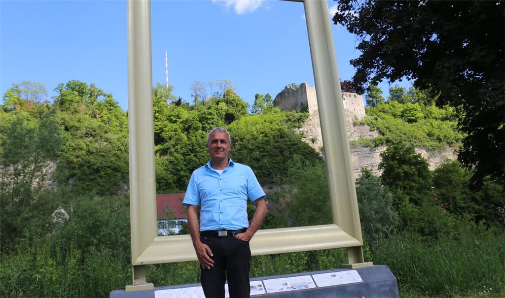 Die Wahrzeichen im Rücken: Stadtrat Ulrich Hagenbuch möchte OB werden. Foto: Deeg