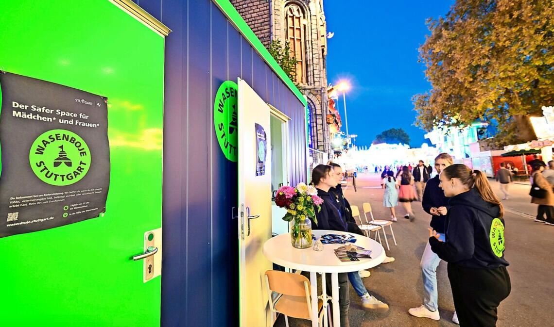 Die Wasenboje dient als ein sicherer Ort für Frauen während des Volks- und Frühlingsfestes.