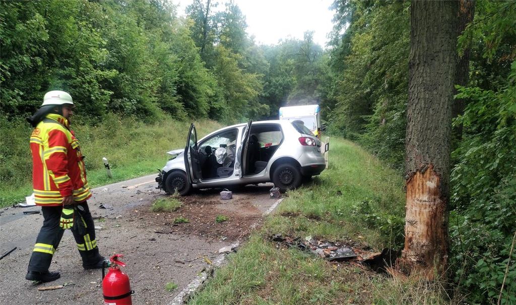 Die Wiernsheimer Feuerwehr war mit drei Löschfahrzeugen aus Pinache, Wiernsheim und Serres sowie etwa 25 Einsatzkräften vor Ort. Foto: Feuerwehr Wiernsheim