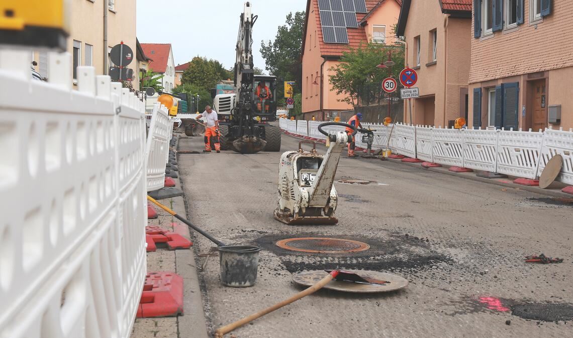 Die Wiernsheimer Ortsdurchfahrt ist eine Baustelle. Foto: Schüller