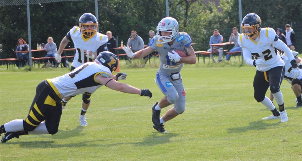 Die Wilddogs, hier Alec Tatum, tun sich gegen Holzgerlingen schwer, siegen aber doch klar. Am Ende verlieren sie einen Schlüsselspieler durch eine Disqualifikation.Foto: privat