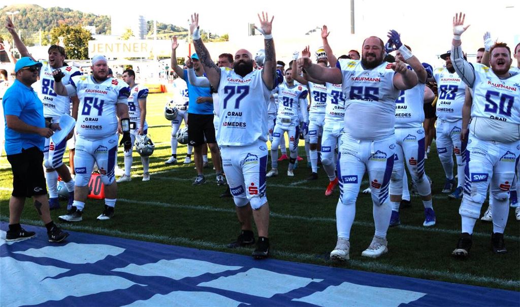 Die Wilddogs lassen sich feiern. Foto: Keller