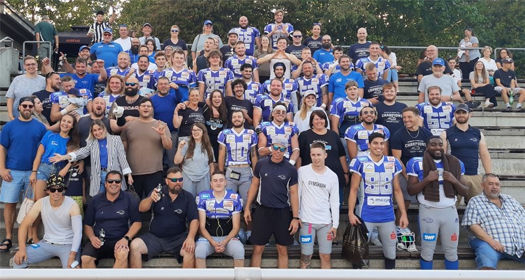Die Wilddogs und ihre Fans freuen sich über eine perfekte Saison in der Football-Regionalliga. Foto: privat