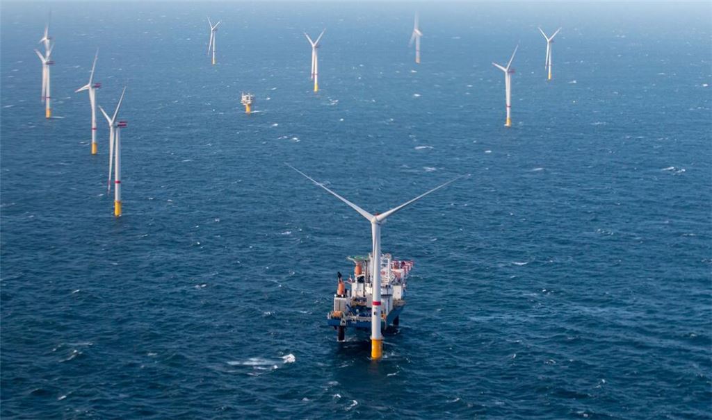 Die Windräder in der Nord- und Ostsee weisen inzwischen eine Leistung von 10,2 Gigawatt auf. (Archivbild)