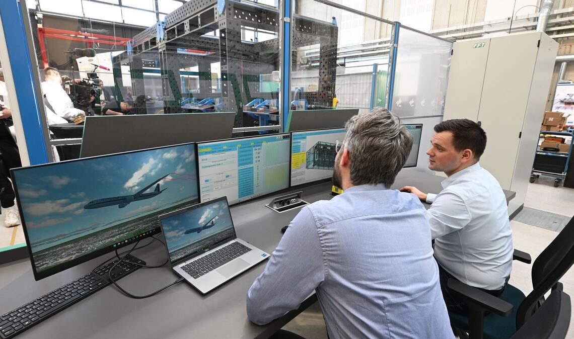 Die Wissenschaftler starten die Simulation mit einem Mausklick.