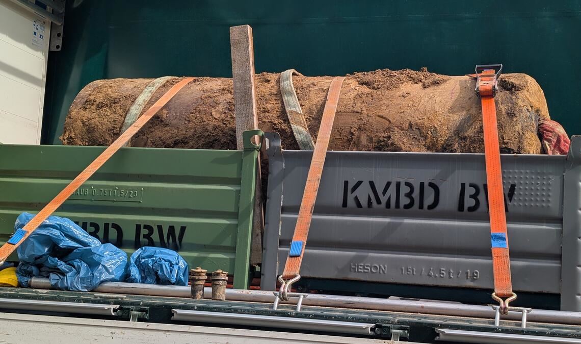 Die Wurzel des Übels: die 1,8 Tonnen schwere Weltkriegsbombe mit 1,35 Tonnen Nettoexplosivstoffmasse nach ihrer erfolgreichen Entschärfung. Fotos: Myroshnichenko