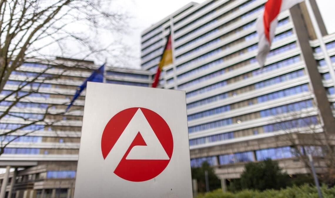 Die Zahl der Arbeitslosen ist gesunken.