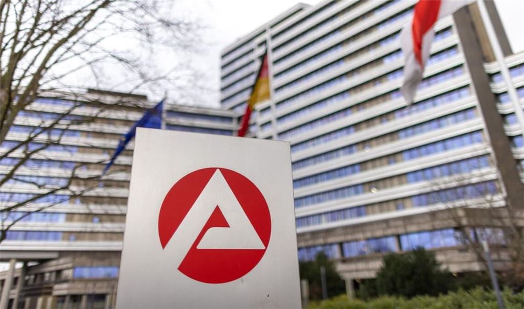 Die Zahl der Arbeitslosen ist gesunken.