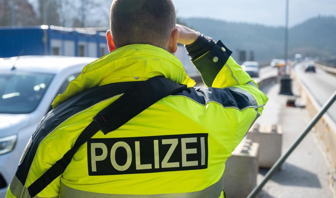 Die Zahl der Asylerstanträge ist zurückgegangen - das Bundesinnenministerium führt das auch auf Grenzkontrollen zurück. (Symbolbild)