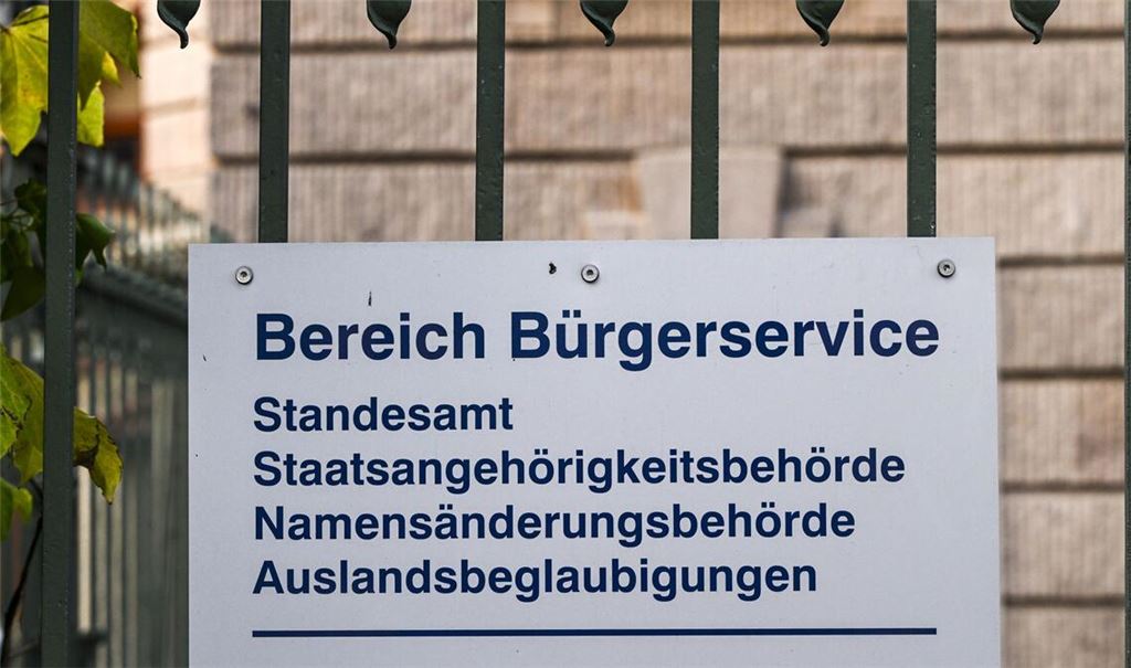 Die Zahl der geänderten Geschlechtseinträge geht wieder deutlich zurück. Kommunen klagen dennoch über Mehrarbeit.