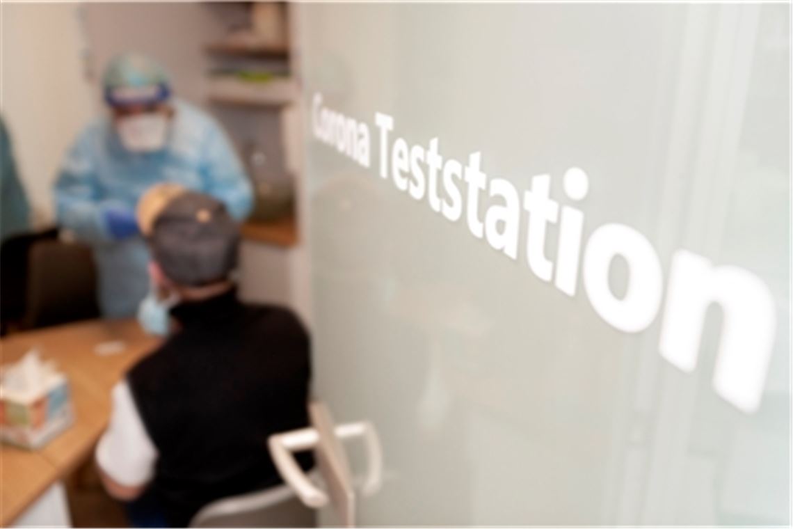 Intensivarzt: Stationen momentan nicht überlastet Die Zahl der positiv getesteten Menschen steigt auch in der Region nach wie vor an. Das Omikron-Virus verbreitet sich sehr schnell. Zum Glück verläuft eine Infektion mit dieser Variante meist mild. Foto: Archiv