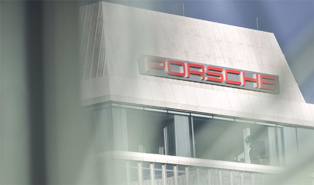 Die Zeiten, da es bergauf geht, sind bei Porsche vorbei. Nun muss in Zuffenhausen die Produktion tageweise gekürzt werden.
