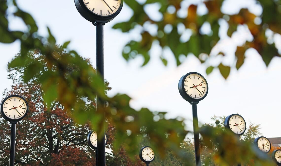 Die Zeitumstellung von Sommer- auf Winterzeit erfolgt 2025 in der Nacht zum 26. Oktober. (Archivbild)