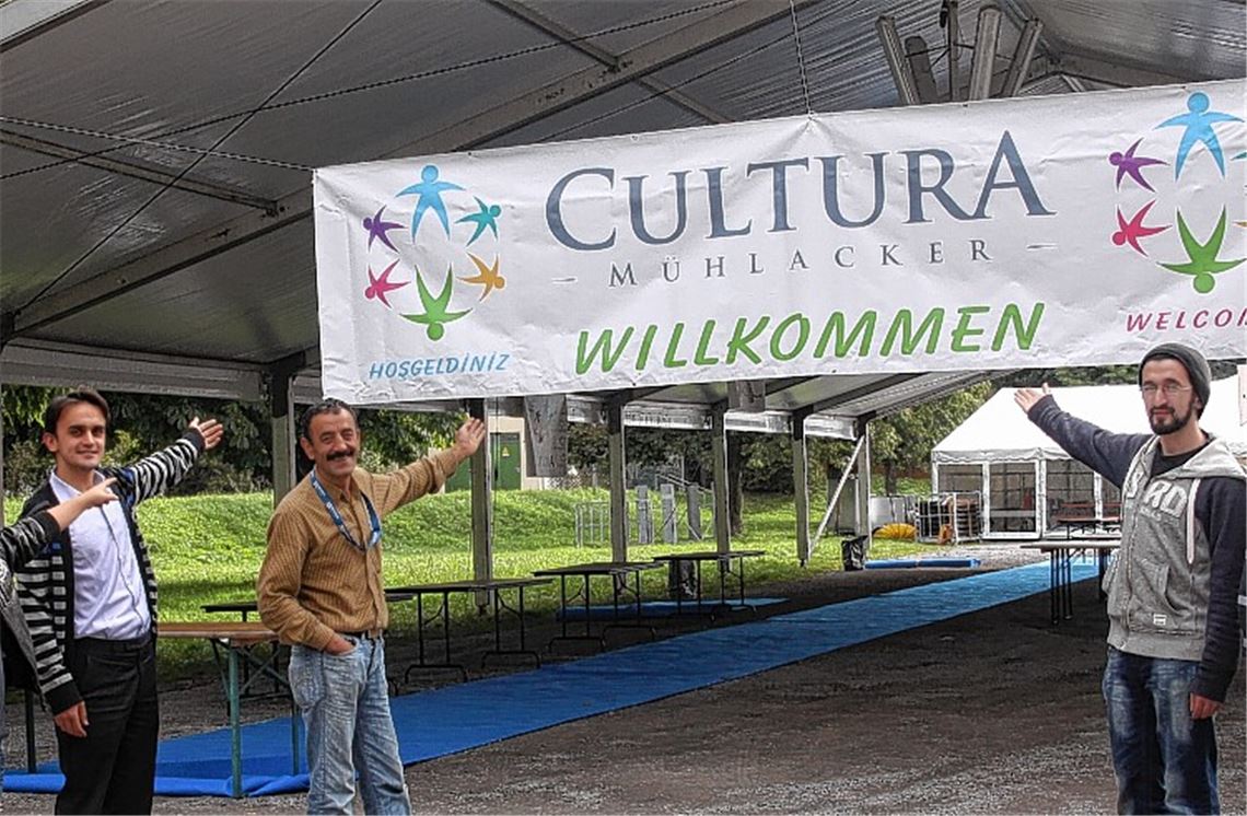 Die Zelte stehen schon am Festplatz.