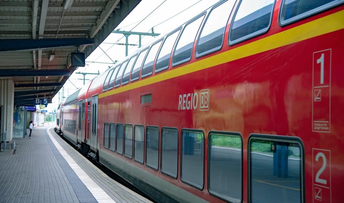 Die Züge fahren am Wochenende nach Plan.